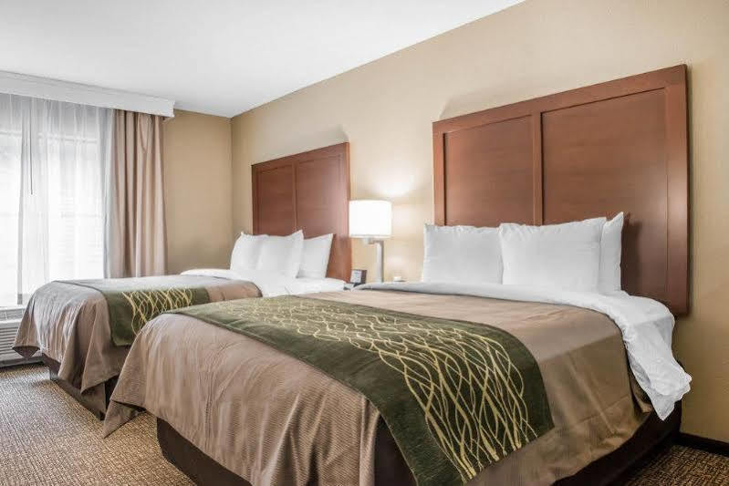 Comfort Inn & Suites Pittsburgh Extérieur photo