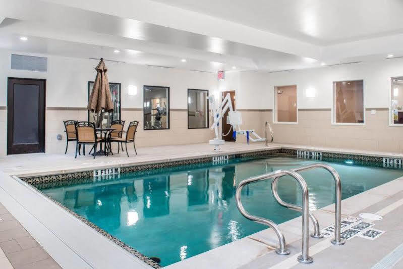 Comfort Inn & Suites Pittsburgh Extérieur photo