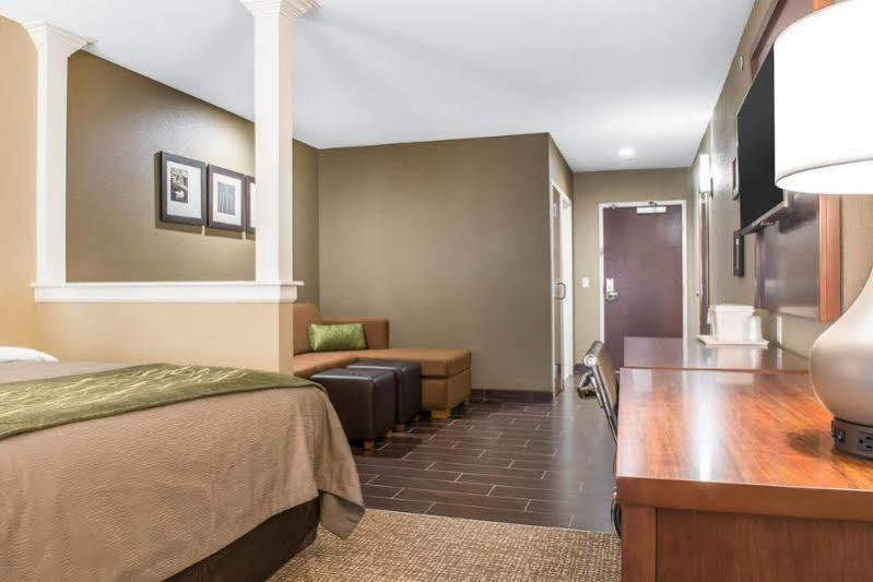 Comfort Inn & Suites Pittsburgh Extérieur photo