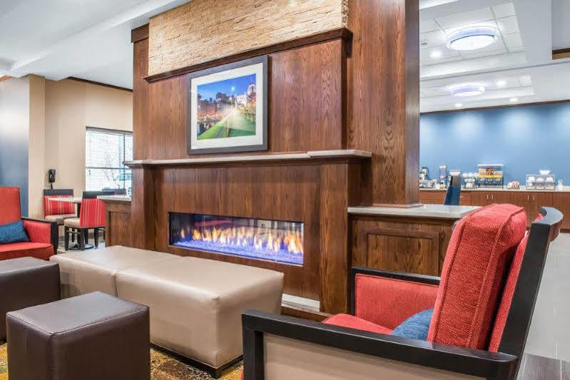 Comfort Inn & Suites Pittsburgh Extérieur photo
